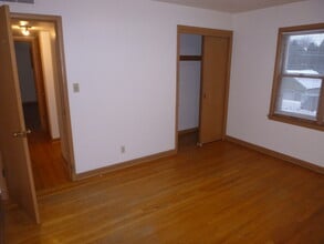 9404 W North Ave, Unit 3 in Milwaukee, WI - Building Photo - Building Photo