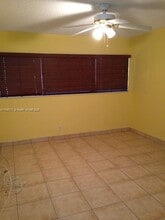 1460 NE 169th St in North Miami Beach, FL - Building Photo - Building Photo