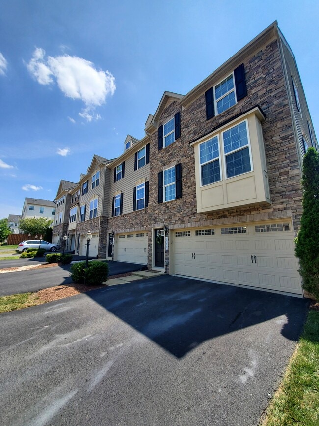 7709 Milton Cir in Gainesville, VA - Building Photo - Building Photo