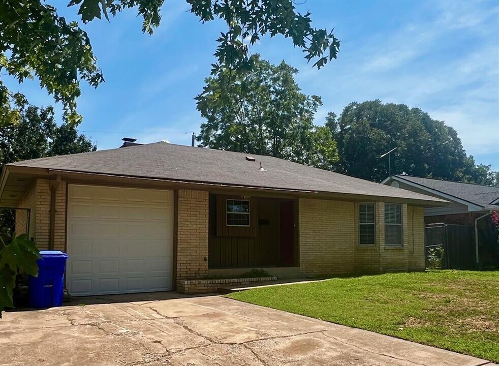 949 Barkley Cir in Norman, OK - Building Photo