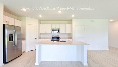 8428 Sea Ray Run in Parrish, FL - Building Photo - Building Photo