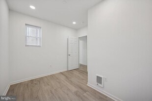 4926 W Thompson St in Philadelphia, PA - Building Photo