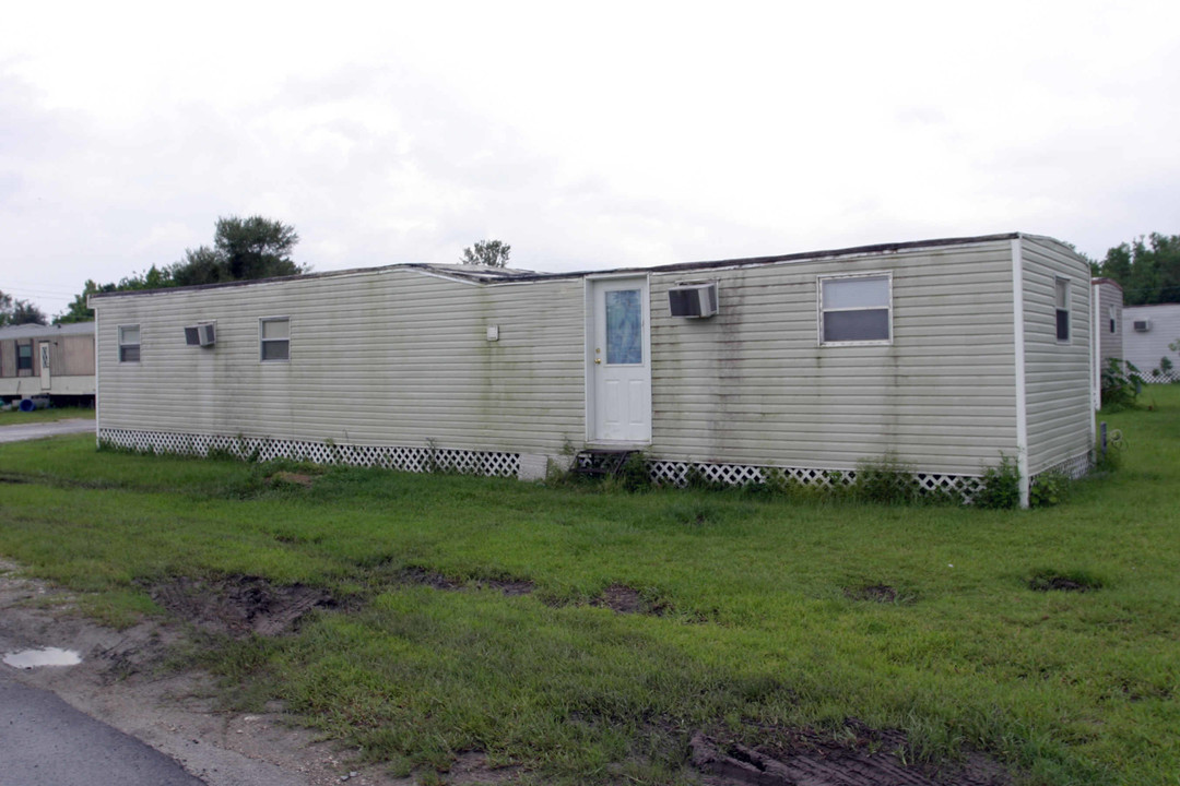 St. James Mobile Home Park in Lakeland, FL - Building Photo