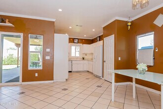 43963 Glenraven Rd in Lancaster, CA - Building Photo - Building Photo