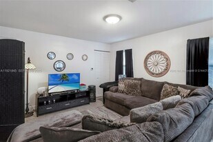 219 NW 7th Ct in Hallandale Beach, FL - Building Photo