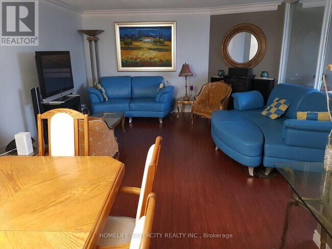 3695 Kaneff Crescent in Mississauga, ON - Building Photo - Building Photo