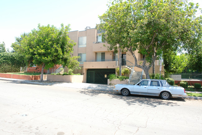 420 W Elmwood Ave in Burbank, CA - Foto de edificio - Building Photo