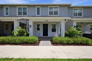 4910 Longwood Lake Sq in Westlake, FL - Building Photo