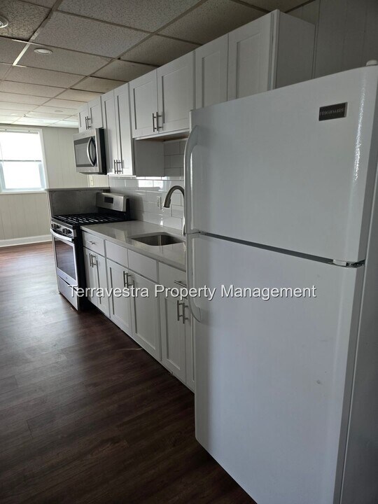 131 N High St-Unit -Unit A in Millville, NJ - Building Photo