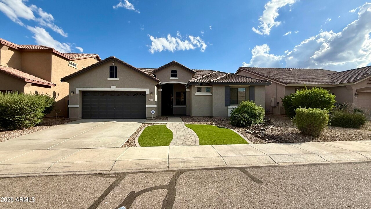 4927 W Magdalena Ln in Phoenix, AZ - Building Photo