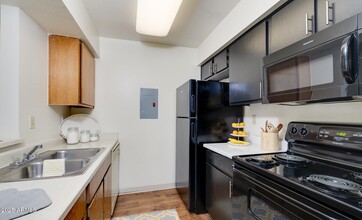 4101 W Union Hills Dr in Glendale, AZ - Building Photo - Building Photo
