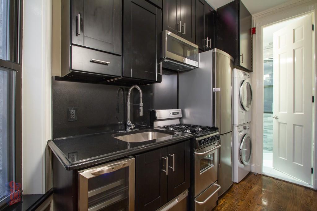 15 W 103rd St, Unit 3C in New York, NY - Building Photo