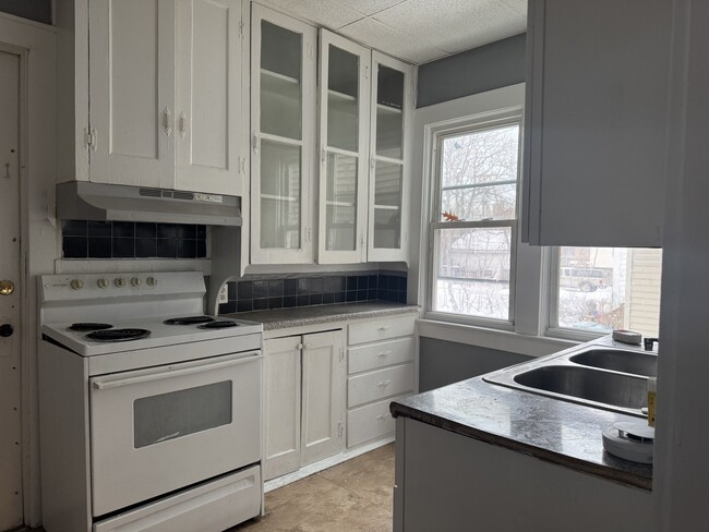 386 Ridgeway Ave, Unit 04 in Rochester, NY - Building Photo - Building Photo