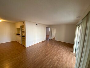 3521 Walnut St, Unit 10 in Kansas City, MO - Building Photo - Building Photo