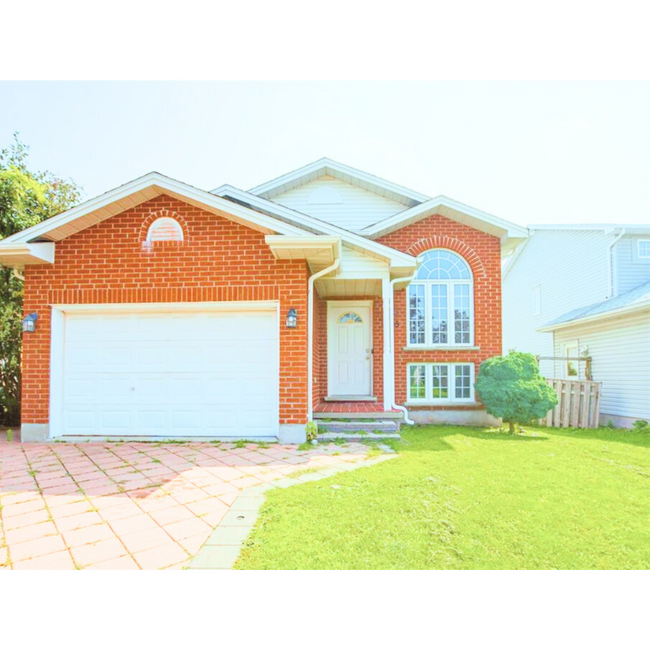 1098 Farnsborough Cres