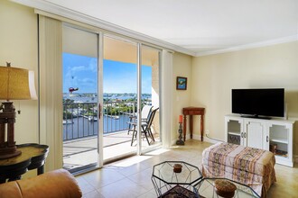 3581 S Ocean Blvd in South Palm Beach, FL - Building Photo - Building Photo