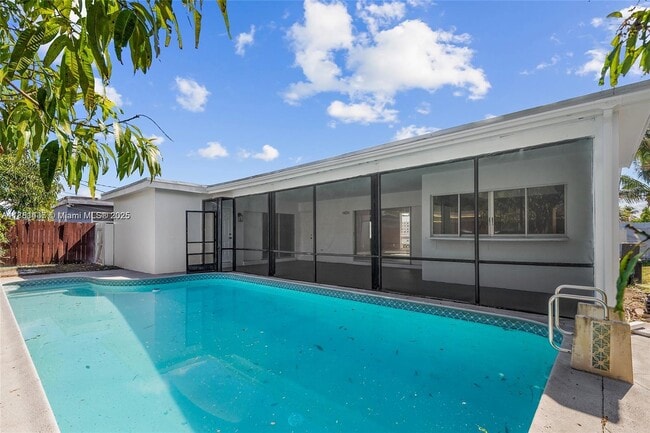 7773 Coral Blvd in Miramar, FL - Building Photo - Building Photo
