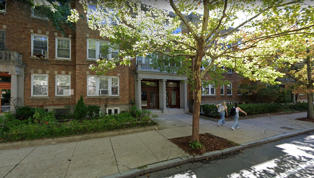 324 Saint Paul St, Unit 2 in Brookline, MA - Foto de edificio