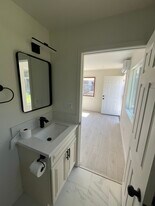 14629 Haynes St in Van Nuys, CA - Building Photo