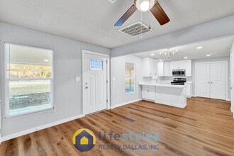 717 Bonham St in Grand Prairie, TX - Building Photo - Building Photo