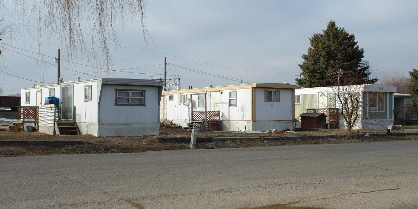 935 S 10th E in Mountain Home, ID - Building Photo