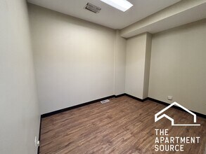 4956 W Irving Park Rd in Chicago, IL - Building Photo - Building Photo