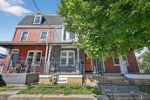 147 E Liberty St in Lancaster, PA - Building Photo