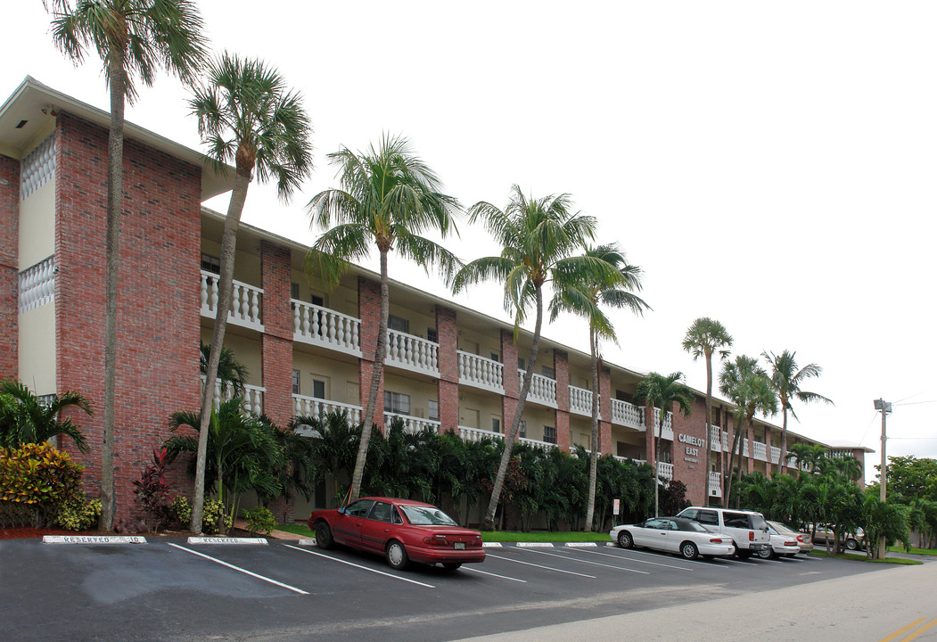 Camelot East Apartments in Fort Lauderdale, FL - Building Photo