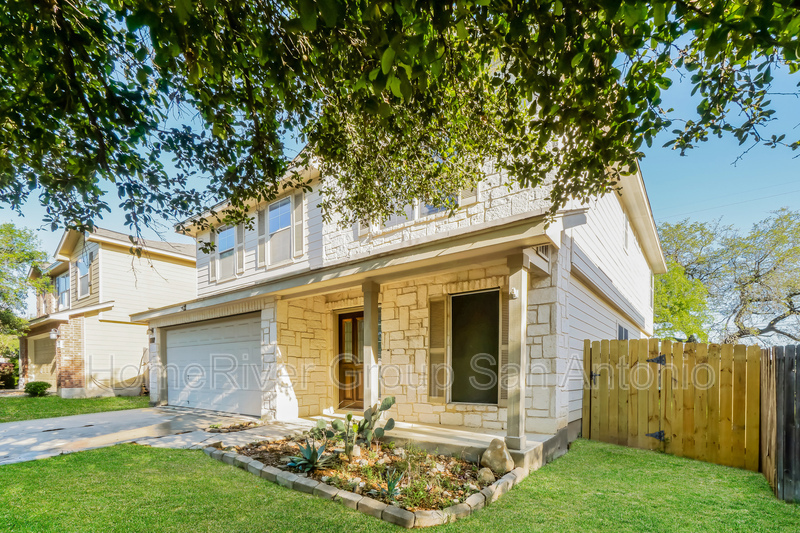 10835 Bearwolf Bay in San Antonio, TX - Building Photo