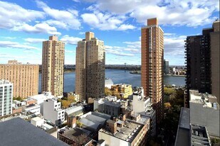 400 E 90th St in New York, NY - Building Photo