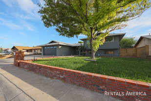 5205 W Caribbean Ln in Glendale, AZ - Foto de edificio - Building Photo