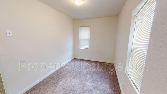 3613 Shasta Dam Blvd in Shasta Lake, CA - Foto de edificio - Building Photo