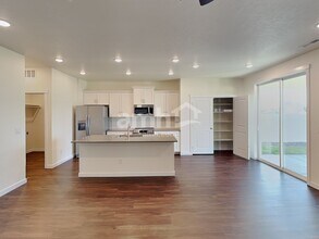 1551 N Barkvine Ave in Star, ID - Building Photo - Building Photo