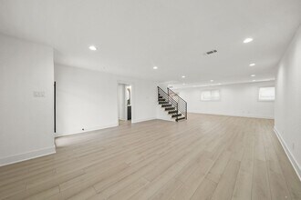 6010 Rutherglenn Dr in Houston, TX - Foto de edificio - Building Photo