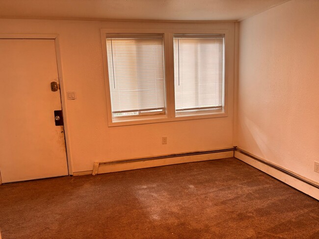 3604 Oregon Dr in Anchorage, AK - Building Photo - Building Photo