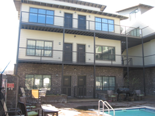 The Belmont Lofts in Waco, TX - Building Photo