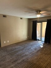451 W Yucca Ct, Unit 218 in Tucson, AZ - Building Photo - Building Photo