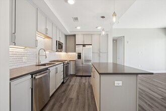 9757 Katy Fwy in Houston, TX - Building Photo - Building Photo