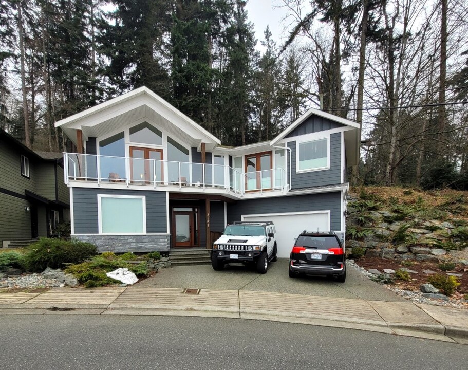 5361 Royal Sea View in Nanaimo, BC - Building Photo