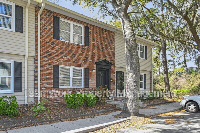 415 Parkdale Dr in Charleston, SC - Building Photo