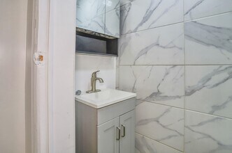 9017 Riverside Pl in North Bergen, NJ - Building Photo - Building Photo