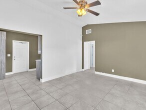 525 NW 10th Ave, Unit 02-307 in Boynton Beach, FL - Building Photo - Building Photo