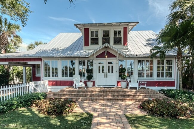 245 Broad Ave S in Naples, FL - Building Photo - Building Photo