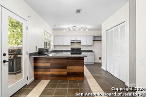 9110 Chinon in San Antonio, TX - Building Photo - Building Photo
