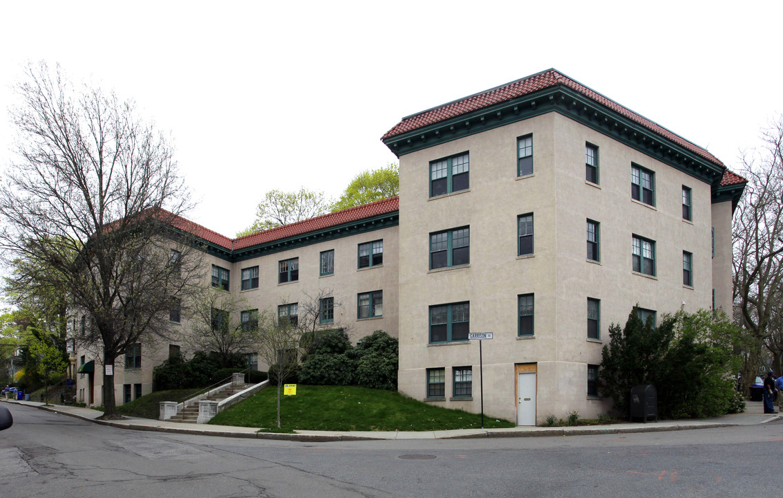 Tri-Corner in Brookline, MA - Foto de edificio