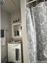 65 Burbank St, Unit 4 in Boston, MA - Foto de edificio - Building Photo