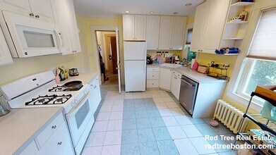 12 Homer St, Unit 1 in Watertown, MA - Building Photo - Building Photo