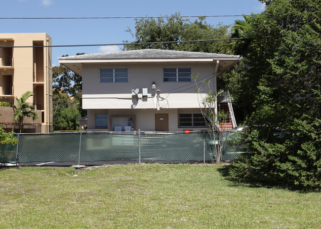 San-Re Apartments in Coral Gables, FL - Building Photo - Building Photo