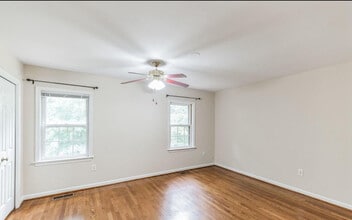 6813 Indian Run Ct in Annandale, VA - Building Photo - Building Photo