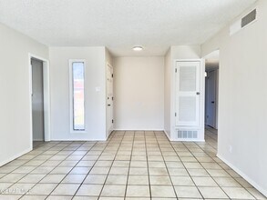 5208 La Taste Ave in El Paso, TX - Building Photo - Building Photo